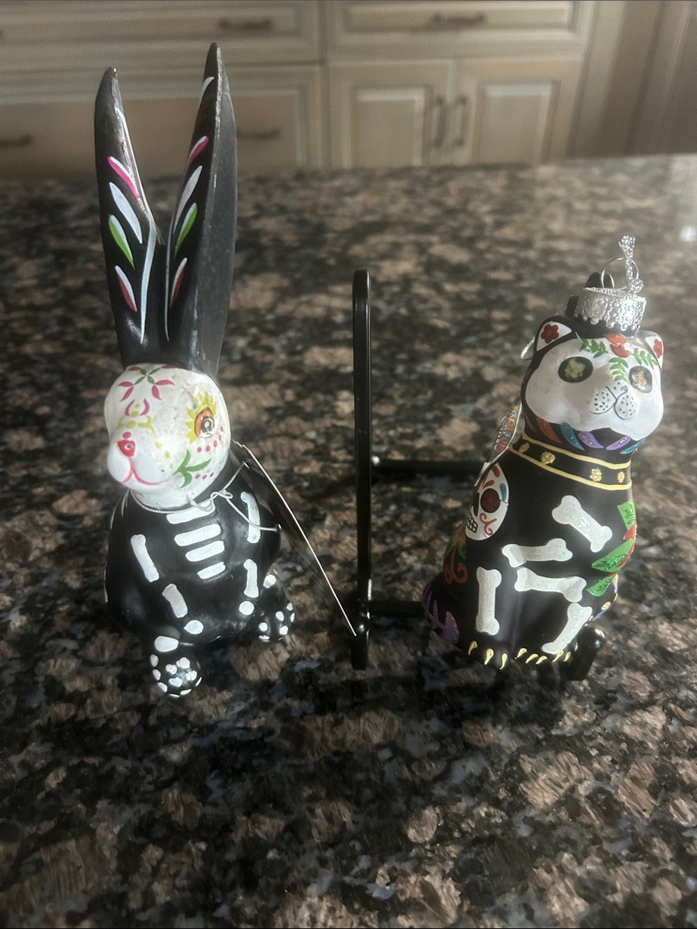 ASHLAND DIA DE LOS MUERTOS TABLETOP DECOR AND GLASS CAT ORNAMENT NWT